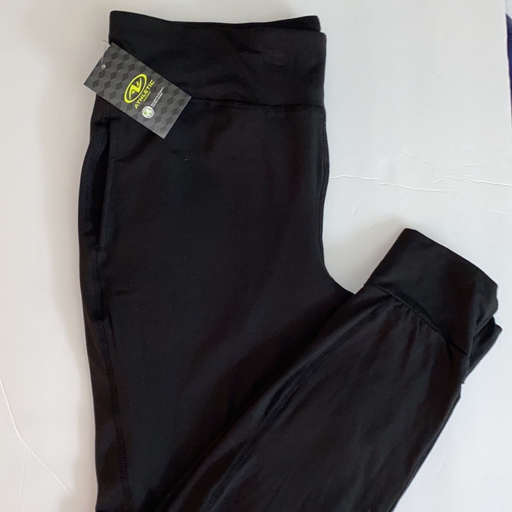 NWT Workout  pants in black - pockets, stretchy and are cuffed at the ankle